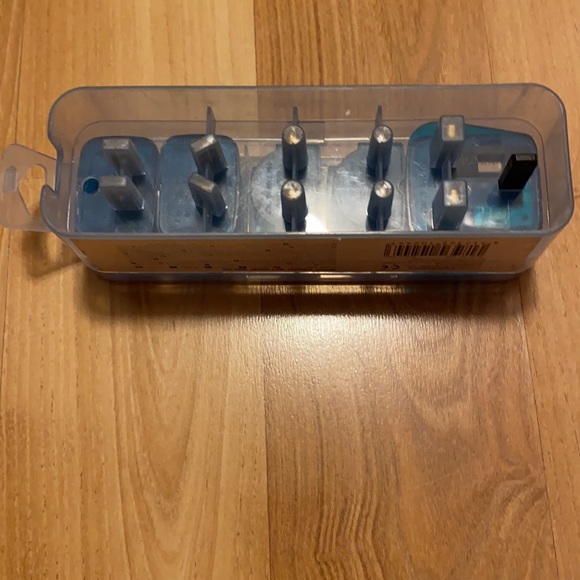 Worldwide International Travel adaptor set - Picture 2 of 6